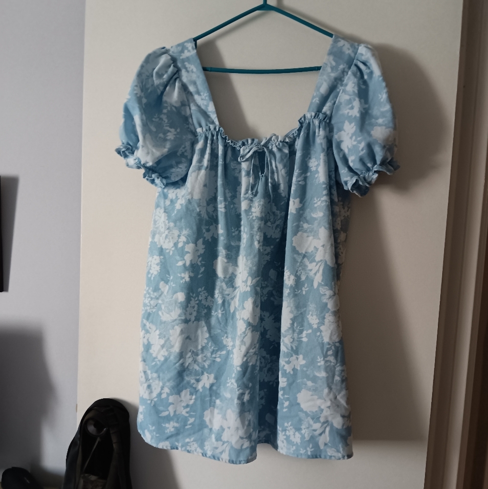 URBAN OUTFITTERS Blue + White Floral Puff Sleeve Mini Dress L